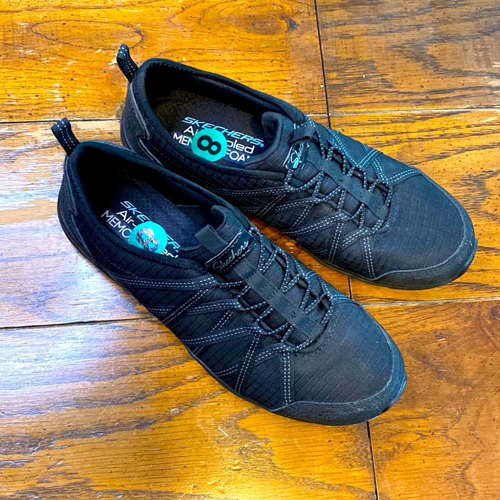 EUC Skechers Air-soled memory foam women’s size 8 slip ons